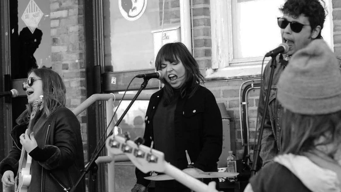 En utomhuskonsert i Göteborg där bandet Hotet spelade.